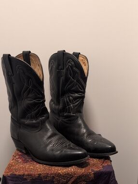 Boulet Black Leather Western Cowboy Boots with Embroidered Stitching